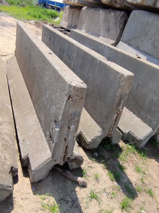 Bariery betonowe dwustronne III gatunek - używane, uszkodzone dł. 4m