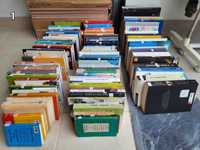 Biblioteca / lote de livros / entre 225 a 240 livros no total