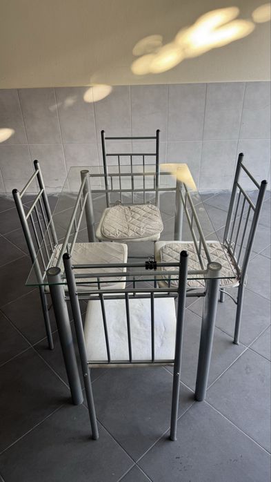 Mesa da vidro com 4 cadeiras