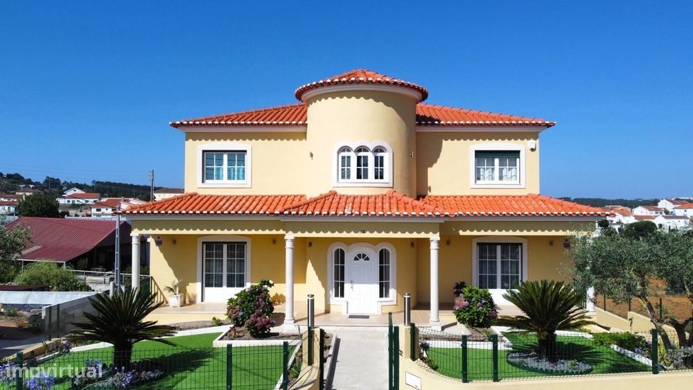Magnifica Villa com 5 Quartos - Piscina - a 10 km da Praia