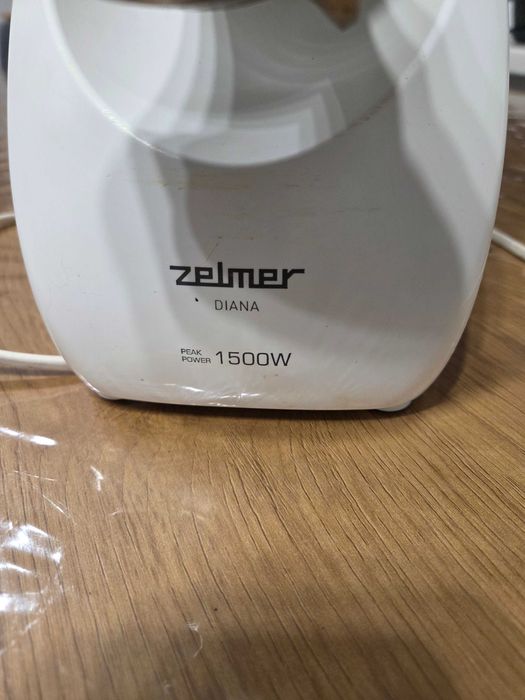 Продам электрическая мясорубка Zelmer