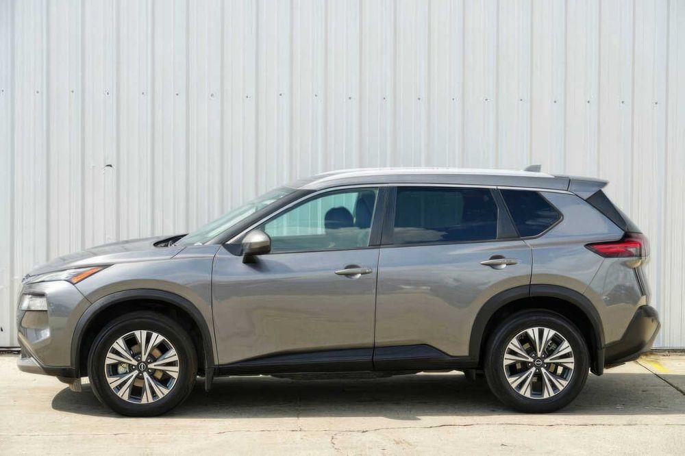 Nissan Rogue SV      2022