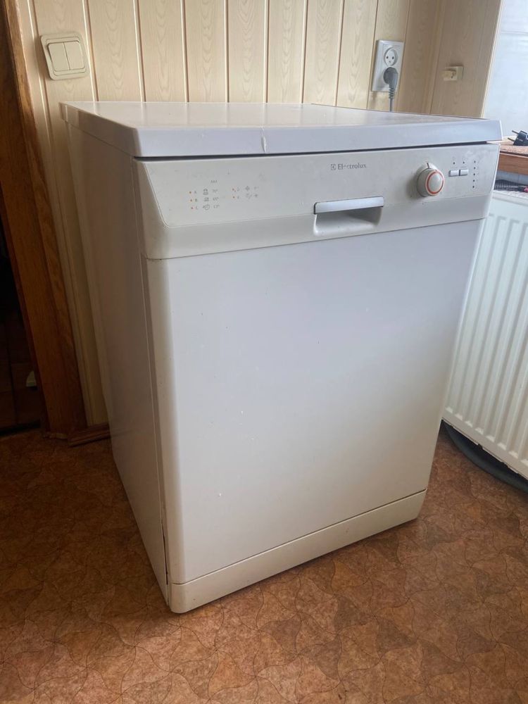 Посудомийка Electrolux ESF 63020 (на запчастини або під ремонт)