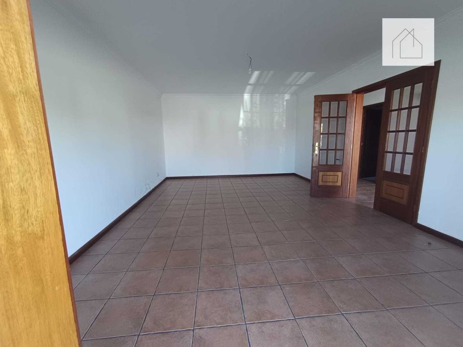 Moradia T4 para venda em Valpaços