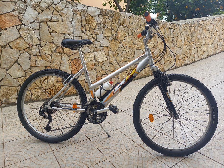 Bicicleta de senhora, BH, roda 26", em alumínio.