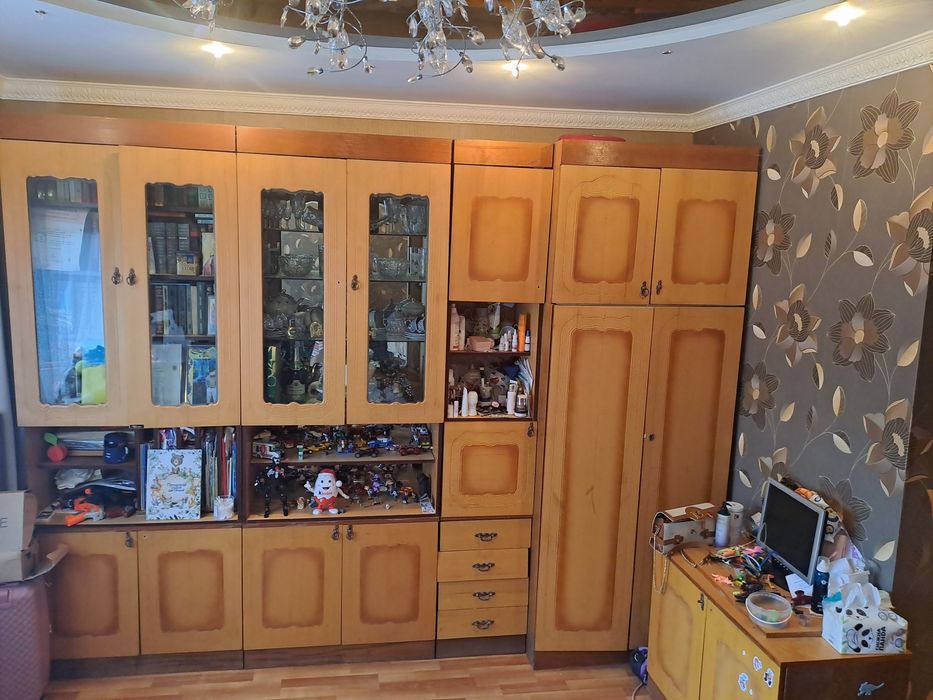 Меблі для вітальні або спальню