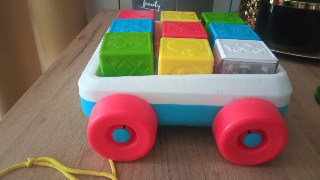 Wózek Fisher Price, do ciągnięcia, klocki, sznurek, cyferki