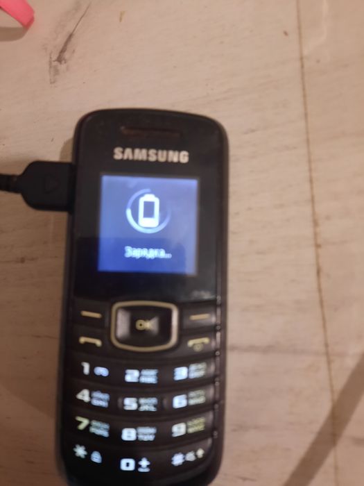 Телефон кнопочный самсунг. В гарному   СТАНІ.