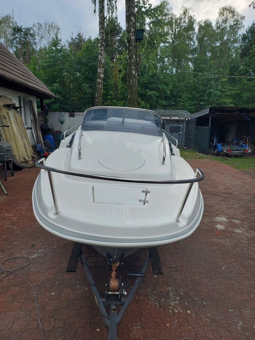 Łódź kabinowa delfin 435