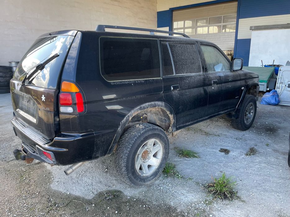 Mitsubishi pajero, silnik uszkodzony, auto kompletne, anglik