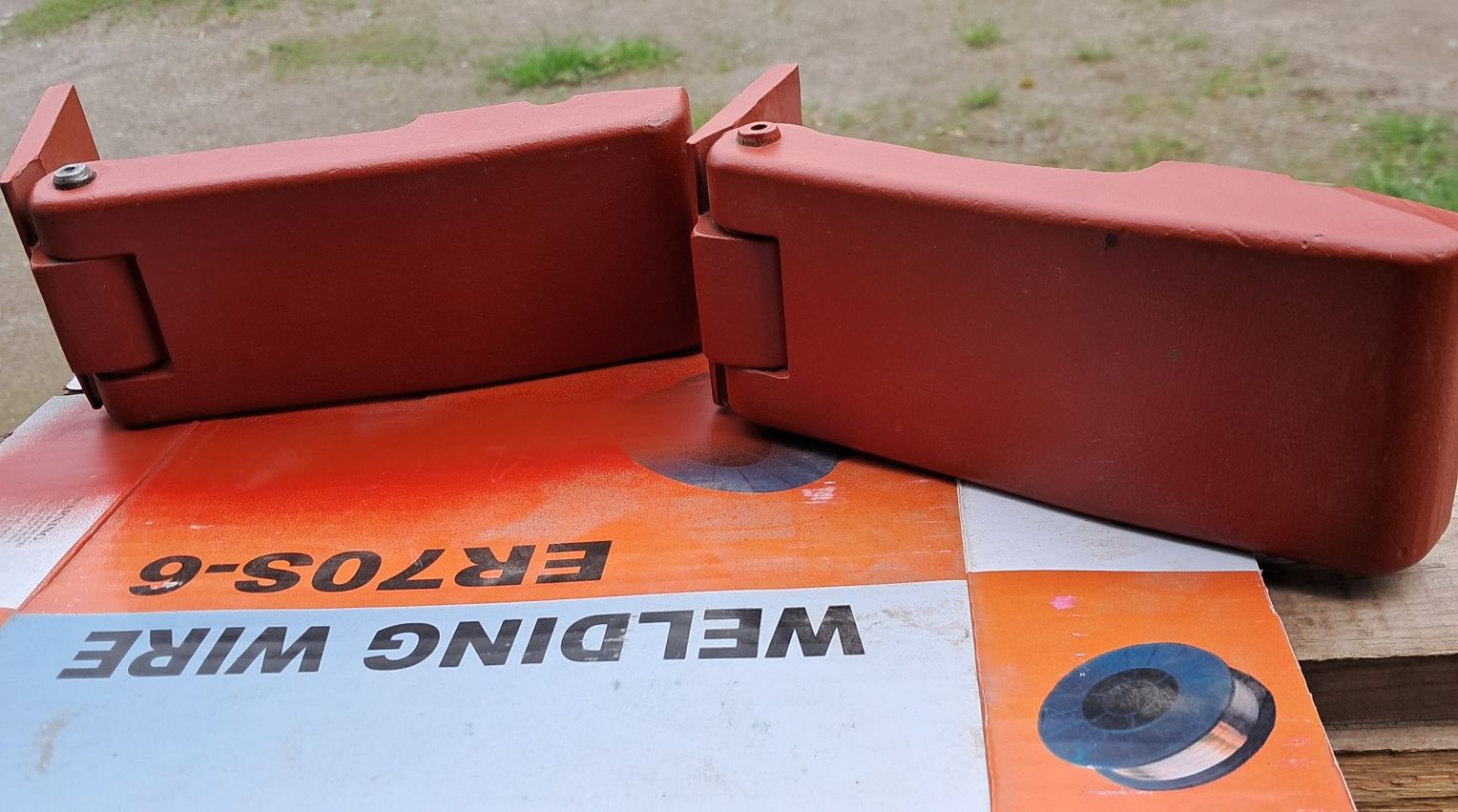 Продам петлі (завіси) задніх дверей  до Mercedes  609- 814