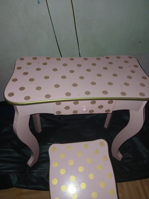 Stolik dla dziewczynki
