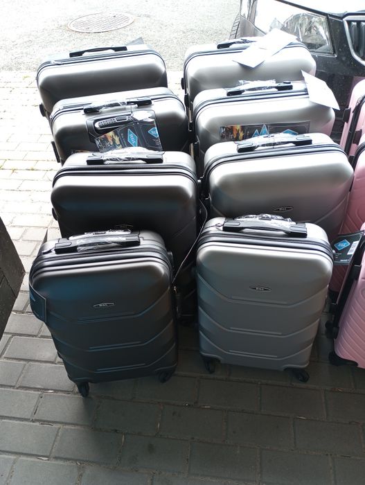 Walizka średnia xl na 4 kołach z Abs podróżna