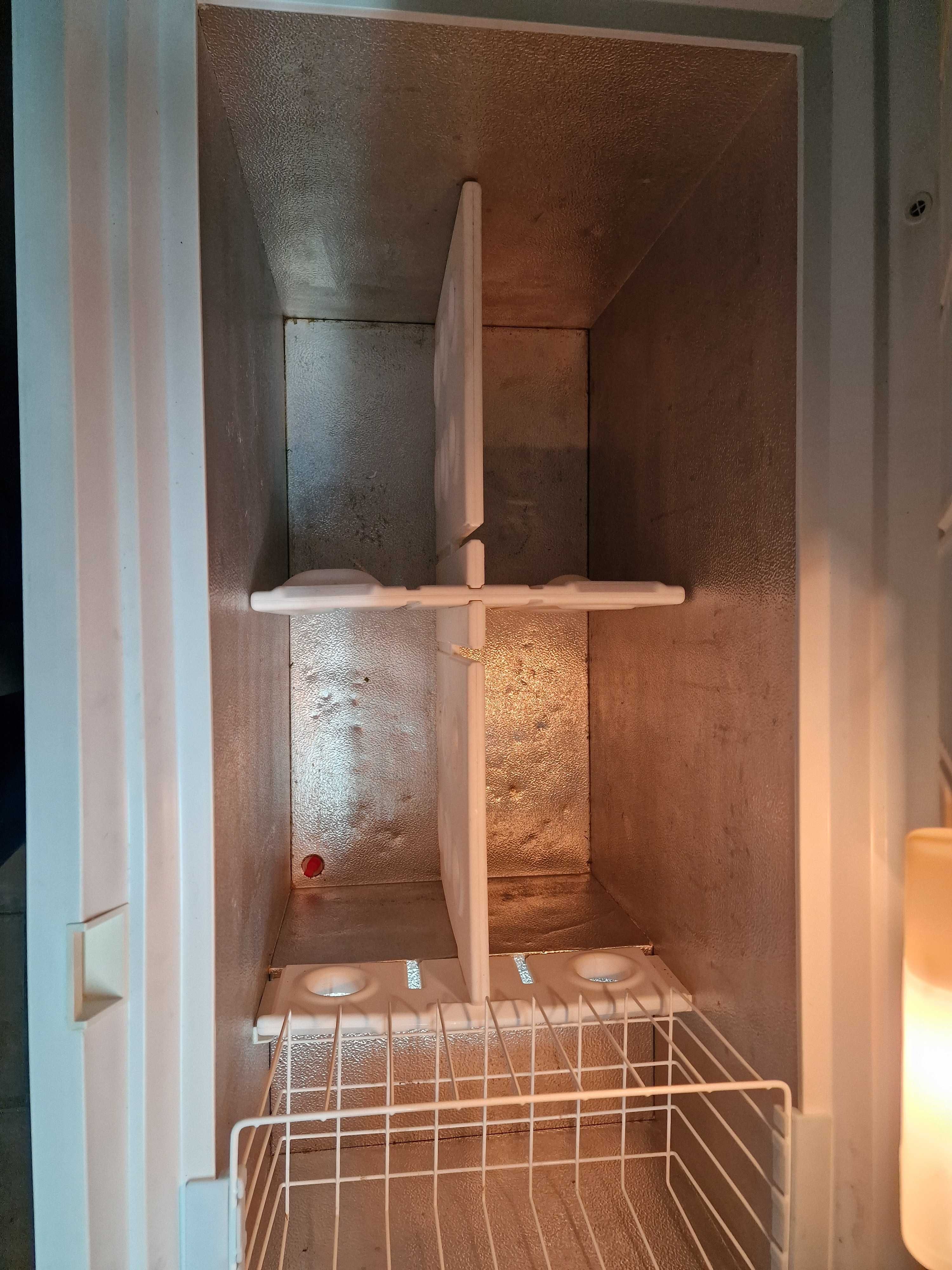 Arca congeladora grande (255 L), Electrolux ECM26325W