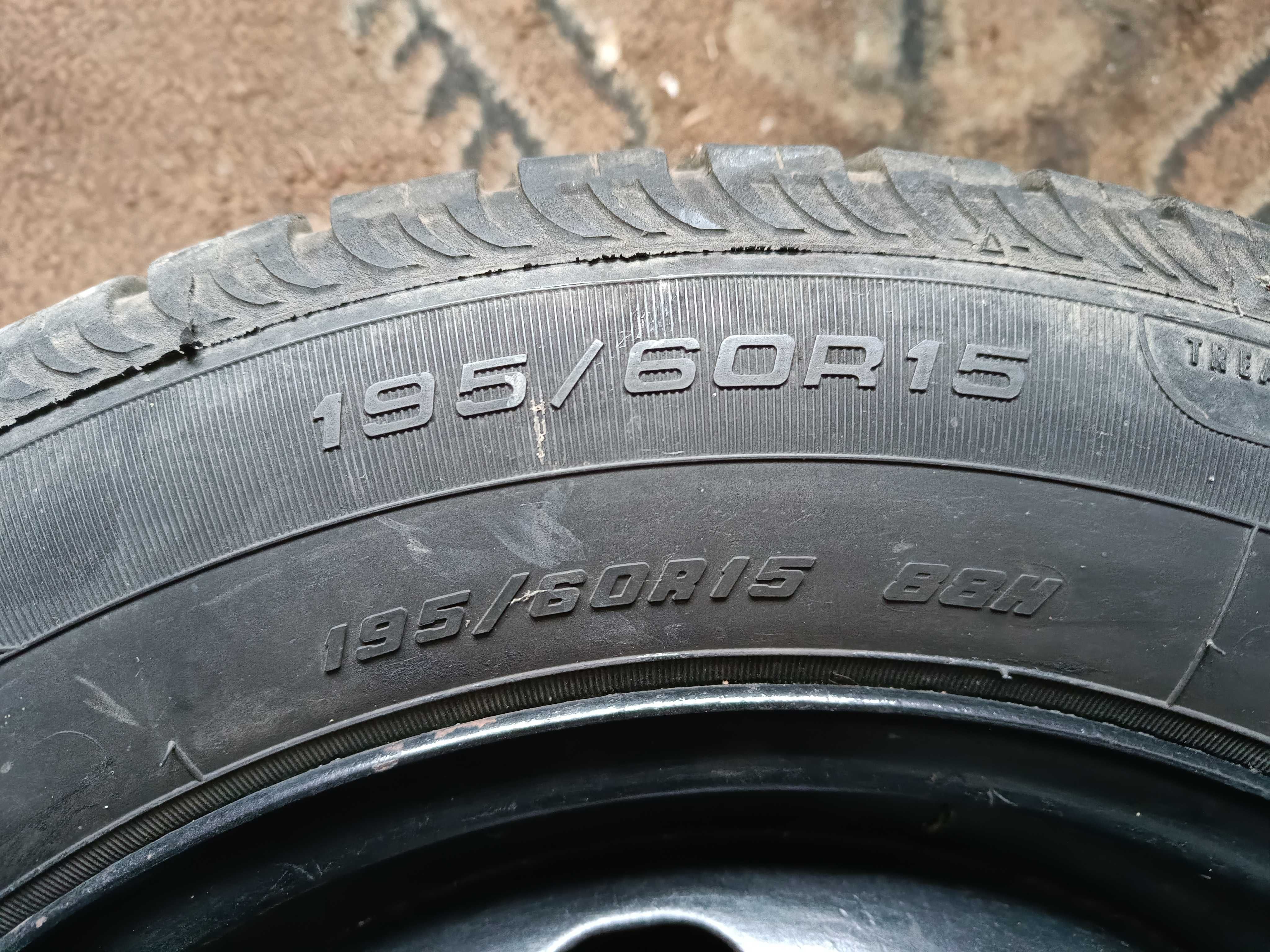 FELGA / Felgi czarne FORD stalowe 6Jx15x49.5 - 5 szt. z oponami