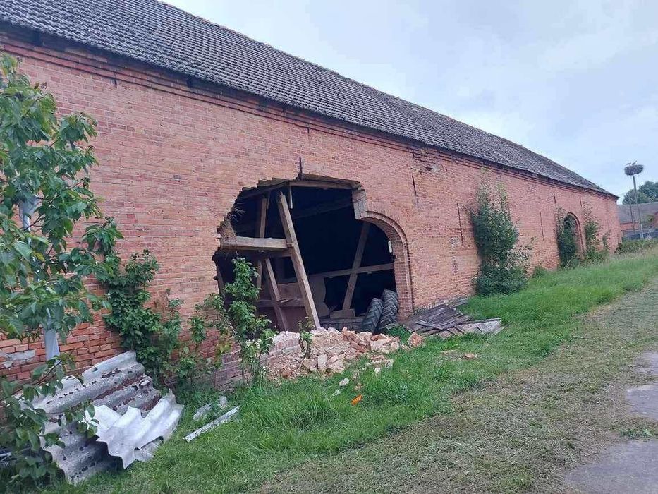 Rozbiórki budynków za materiał z cegły dom wyburzenia rozbiórka cegła
