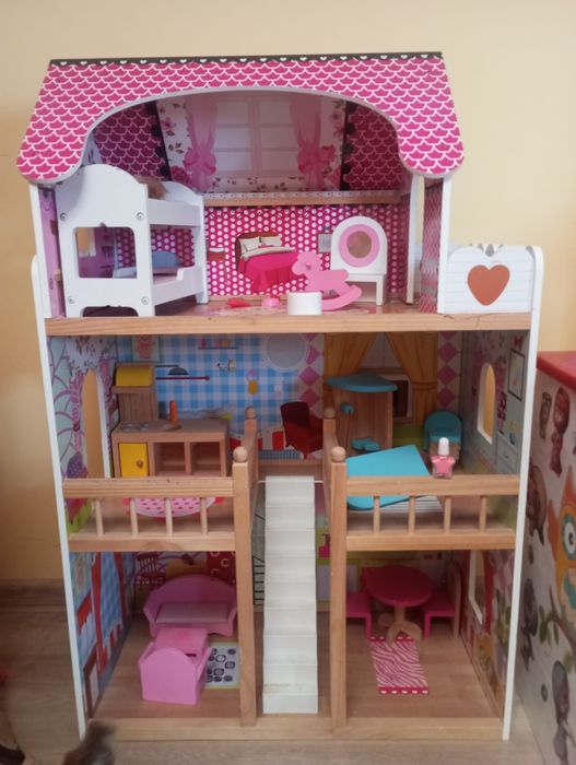 Duży domek dla lalek