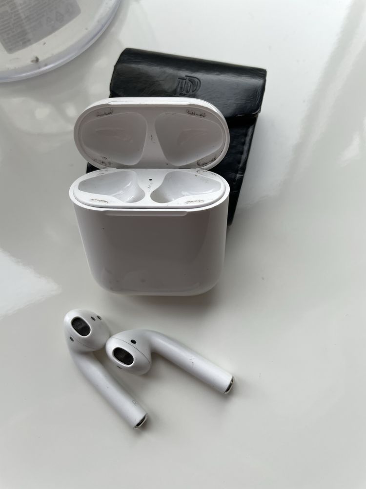 Apple AirPods 1 покоління