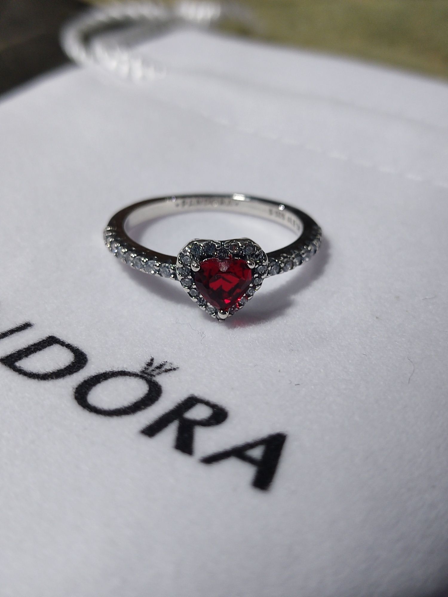 Pandora Anel Sparkling Red Elevated Heart