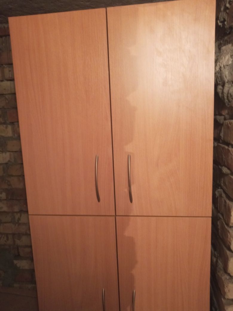 Uzywana szafa szerokość 60 wysokość 2 m. głębokość 50 cm.