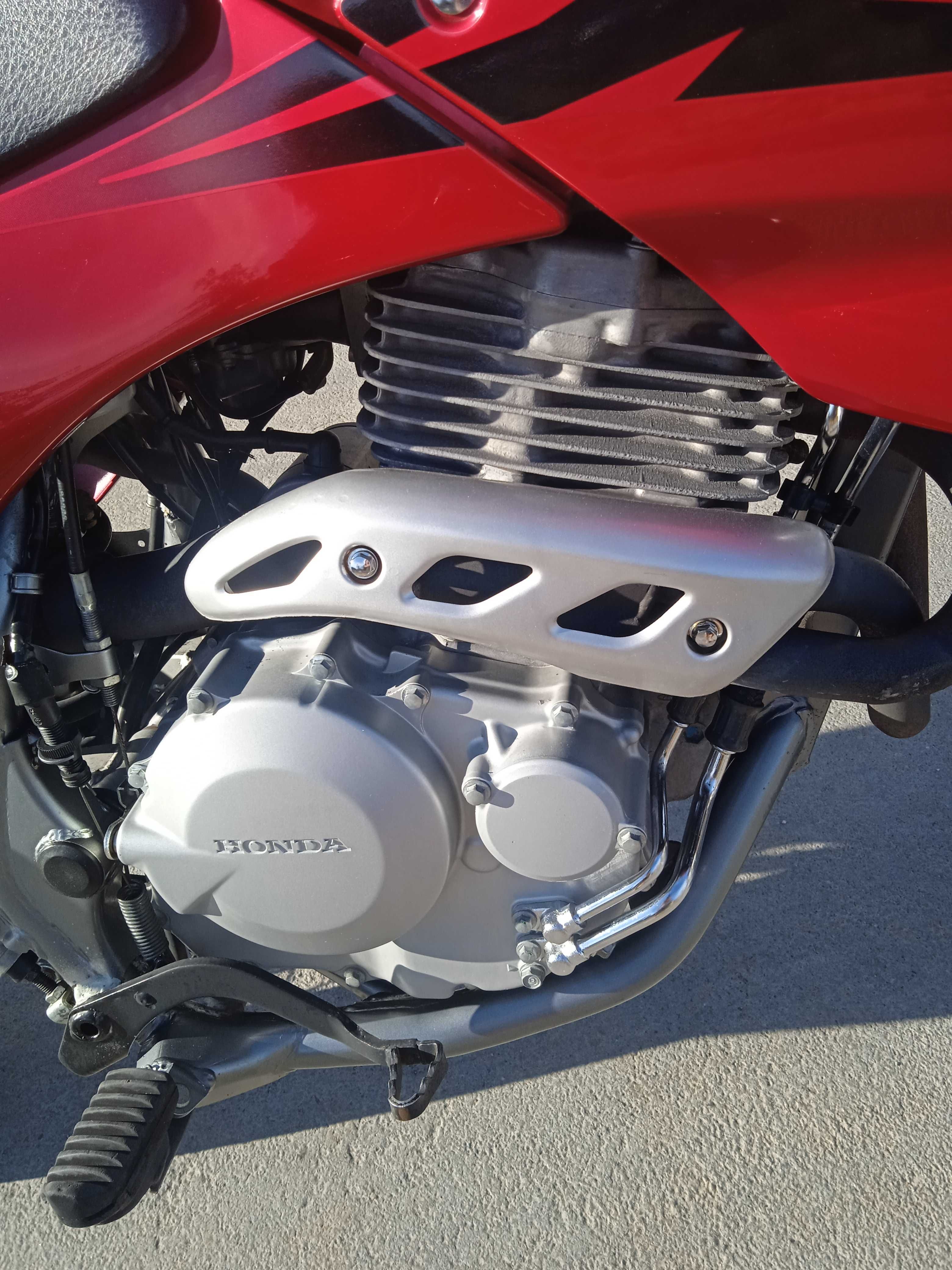 Honda Nx 400 bem estimada