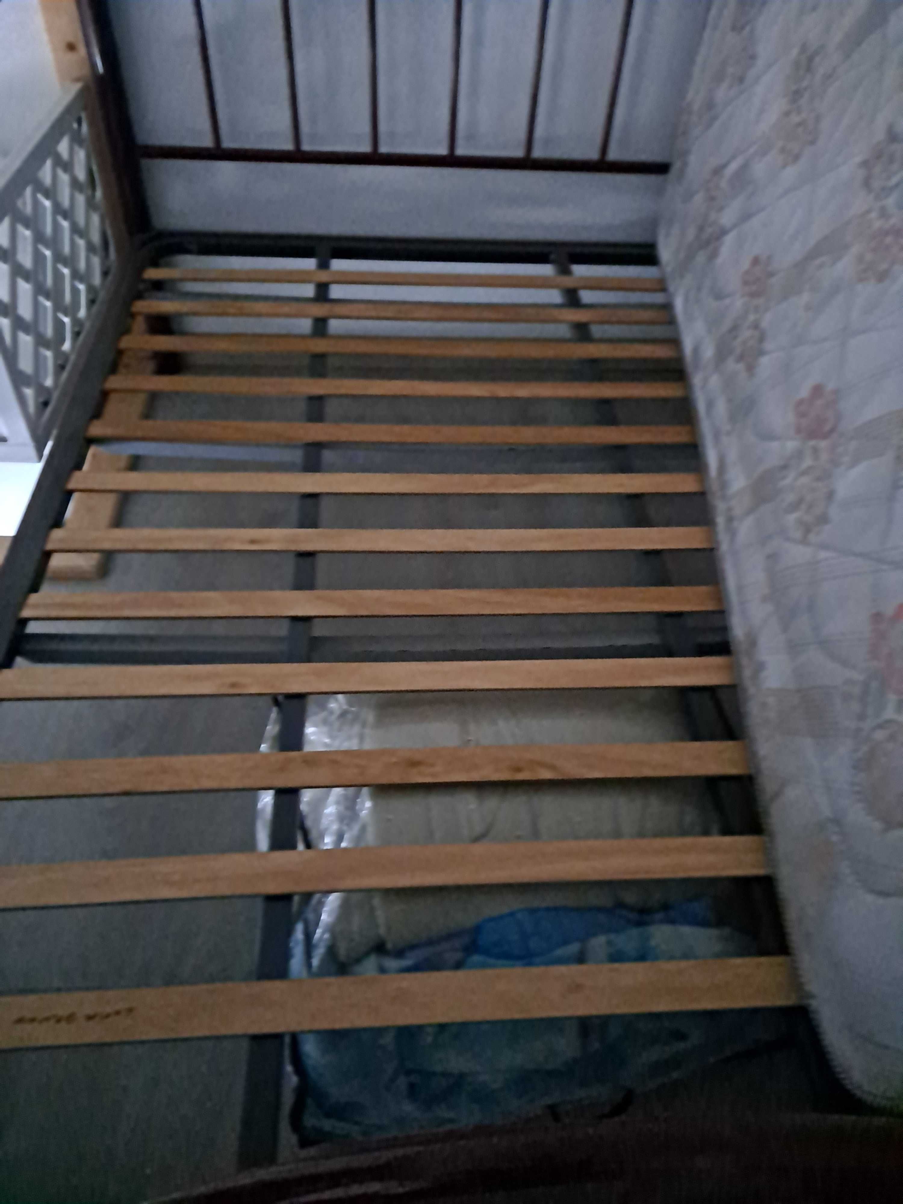 Cama casal semi-nova