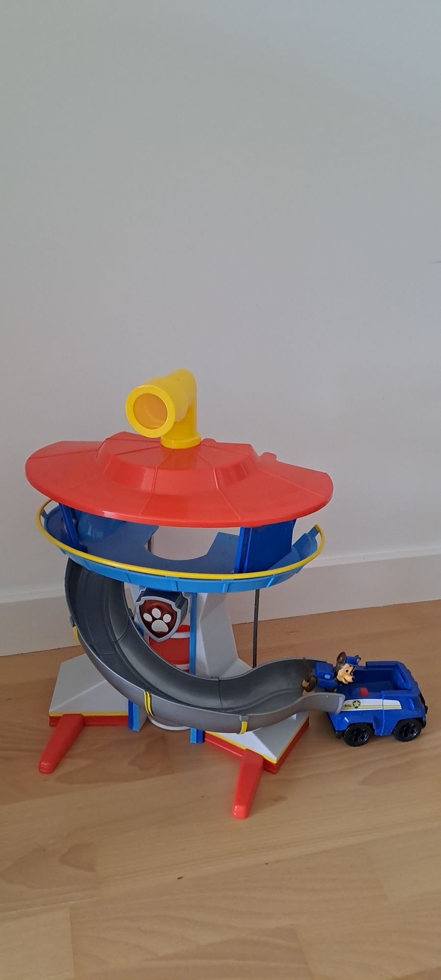 Torre de controlo da Patrulha Pata com carro e  Chase