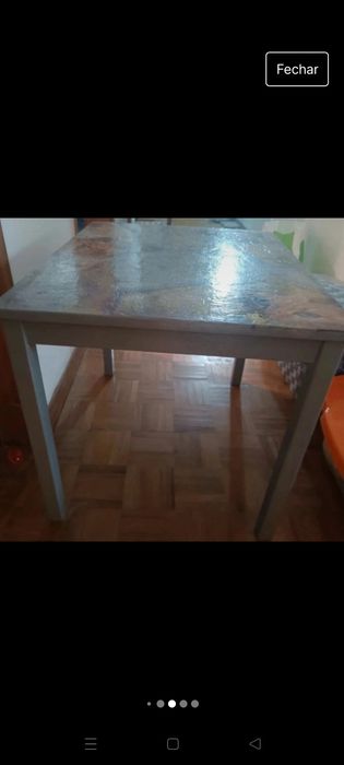 Mesa apoio ou para criança