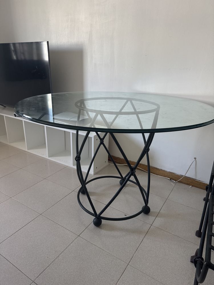 Magnifica mesa de vidro para jardim