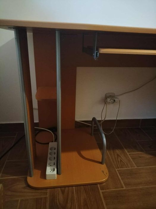 Secretária cerejeira