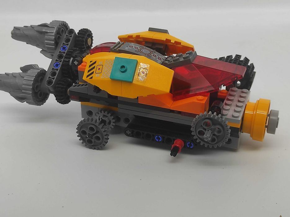 Oryginalne klocki LEGO Ultra Agents Wiertnica 70168  niekompletne #565