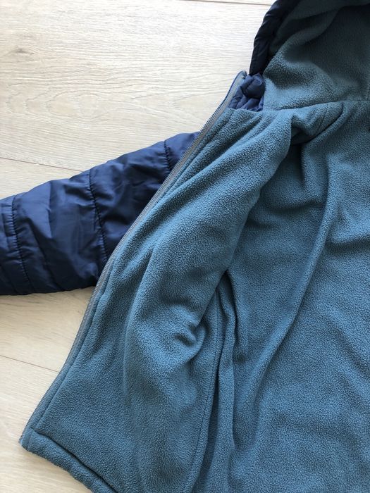 Casaco impermeável com capuz azul