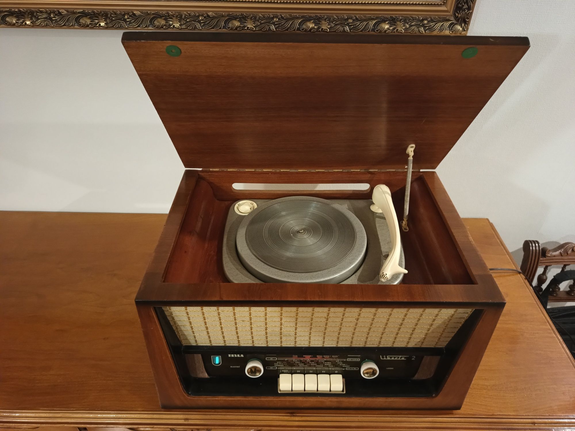Stare sprawne radio z gramofonem