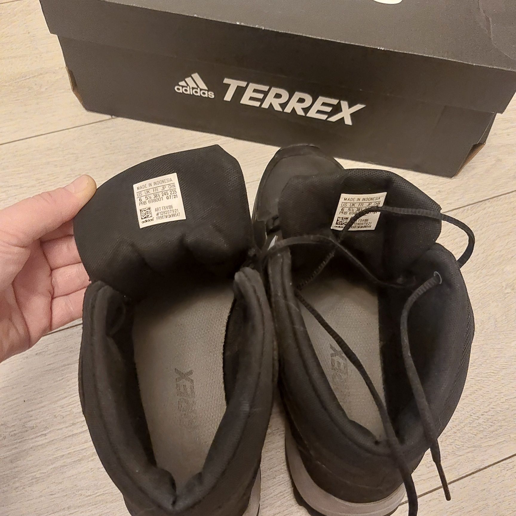 Buty Adidas Terrex roz 38 2/3
Wygodne, lekkie, trwał