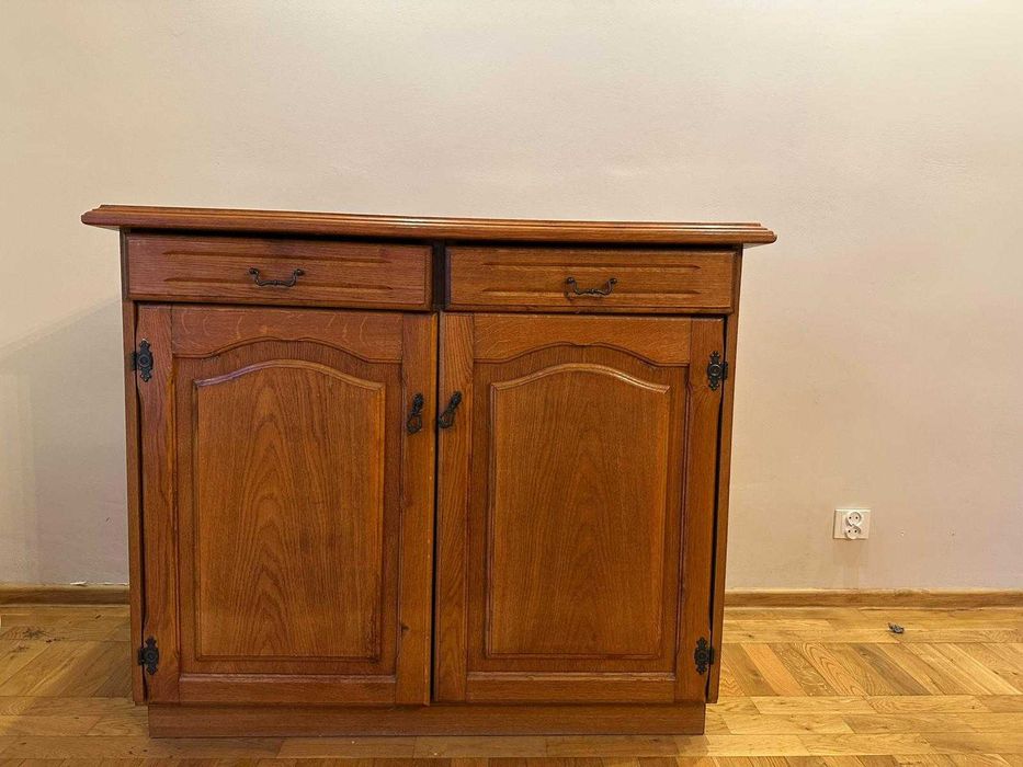 Solidna drewniana komoda