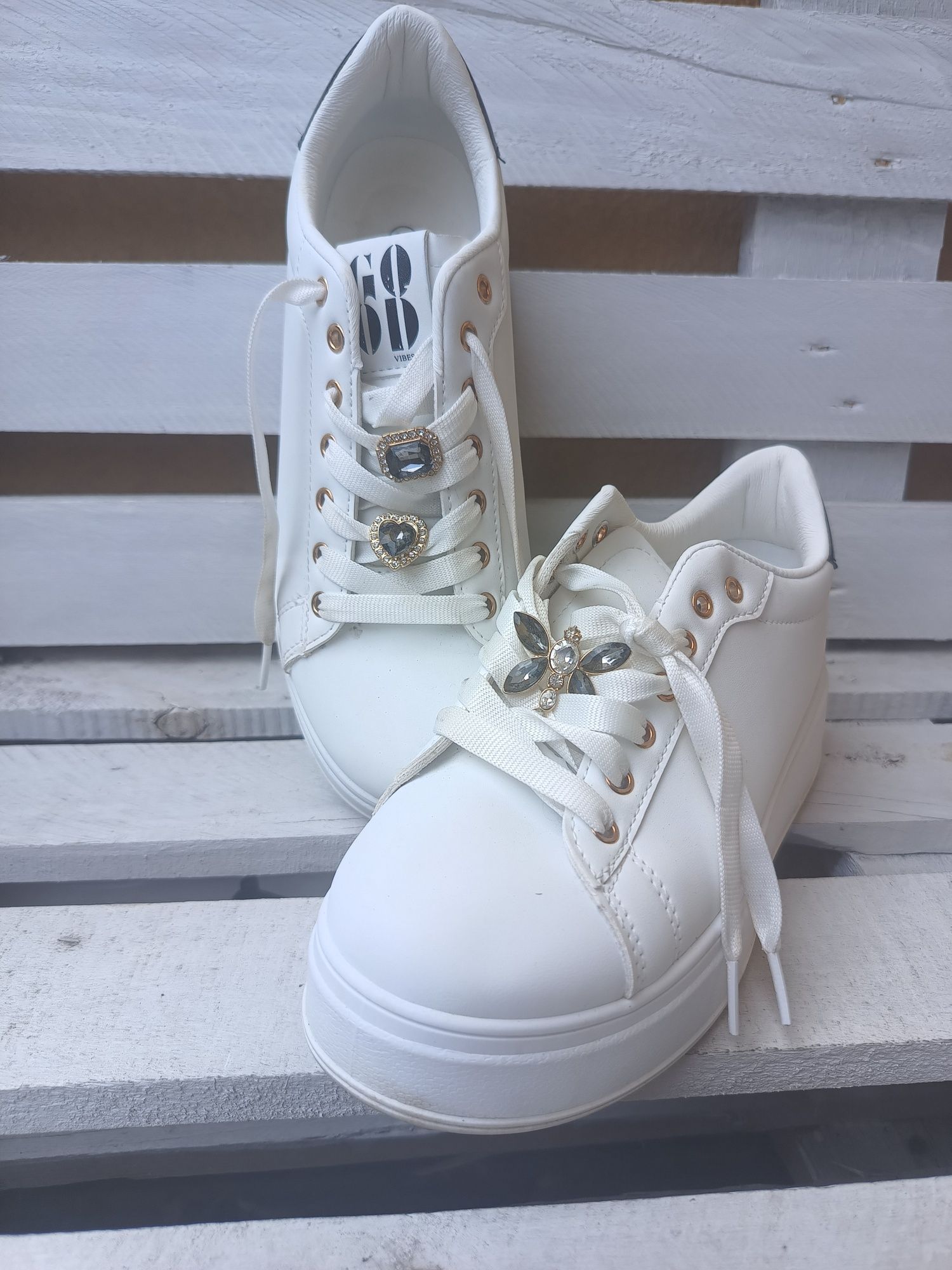 Sneakersy białe na koturnie 40