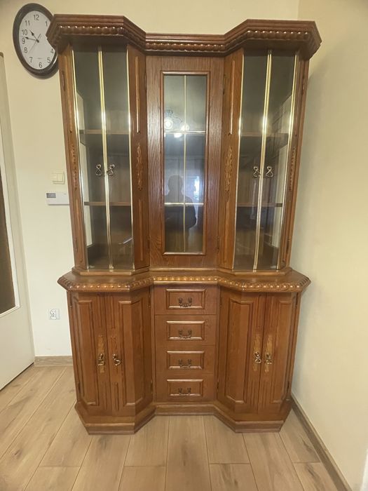 Elegancka witryna  do salonu