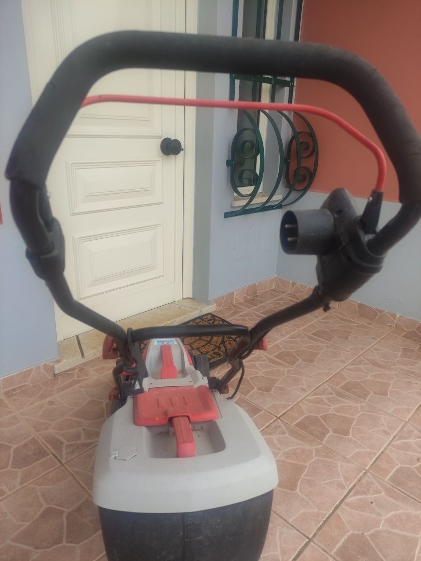 Corta relva elétrico