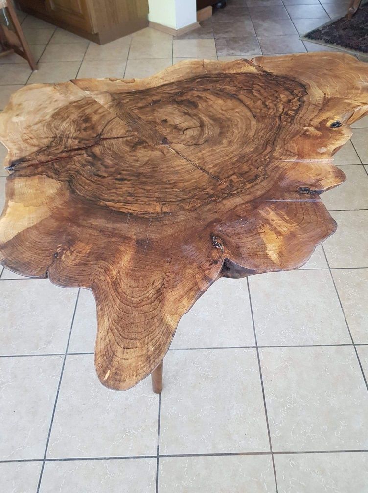Stół z korzenia drzewa