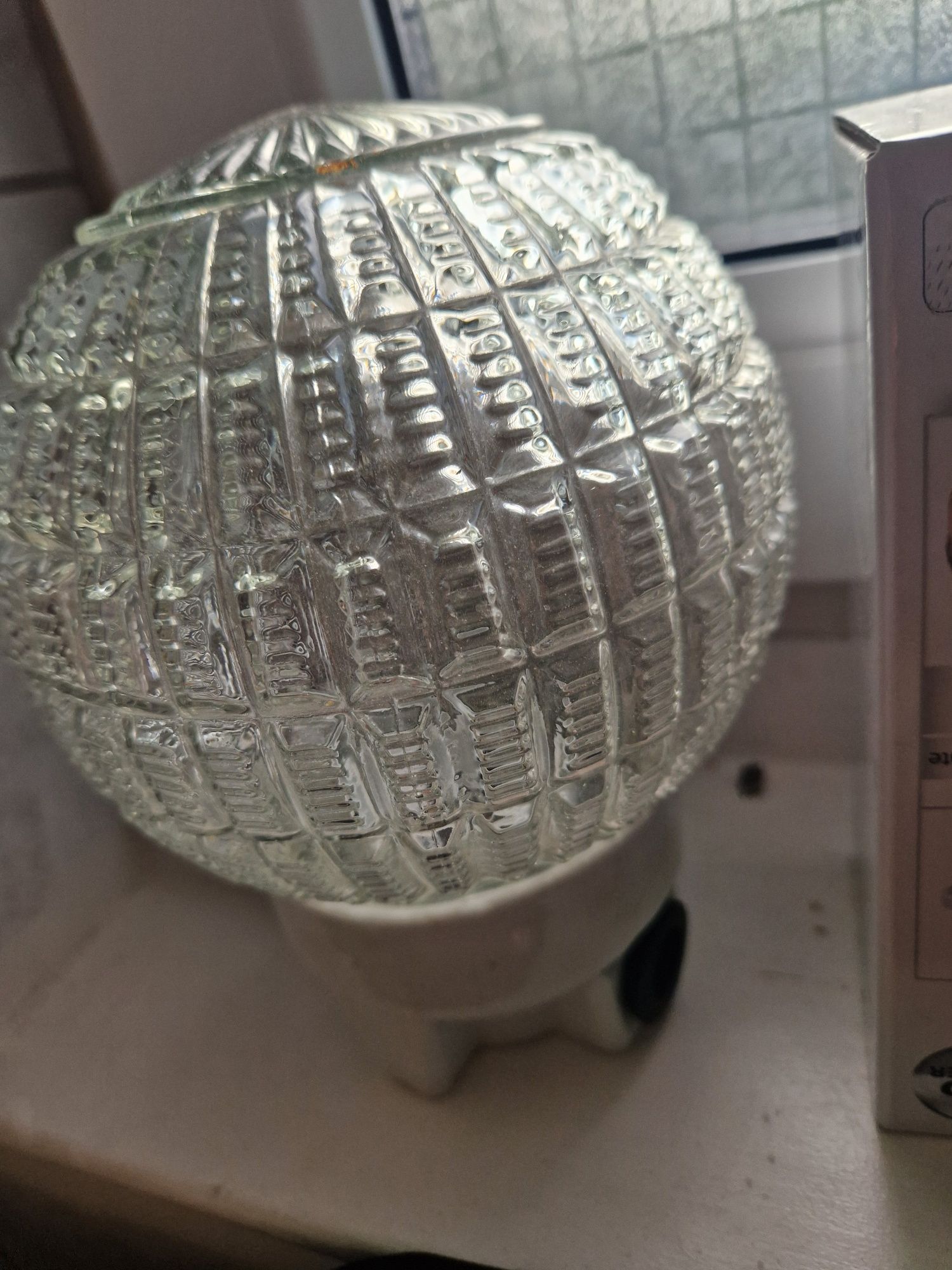 klosz lampy . szklany stary klosz .  PRL