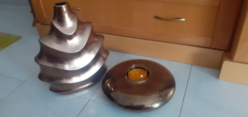 (2) Peças em Loiça douradas ( Decoração) C/ Novas