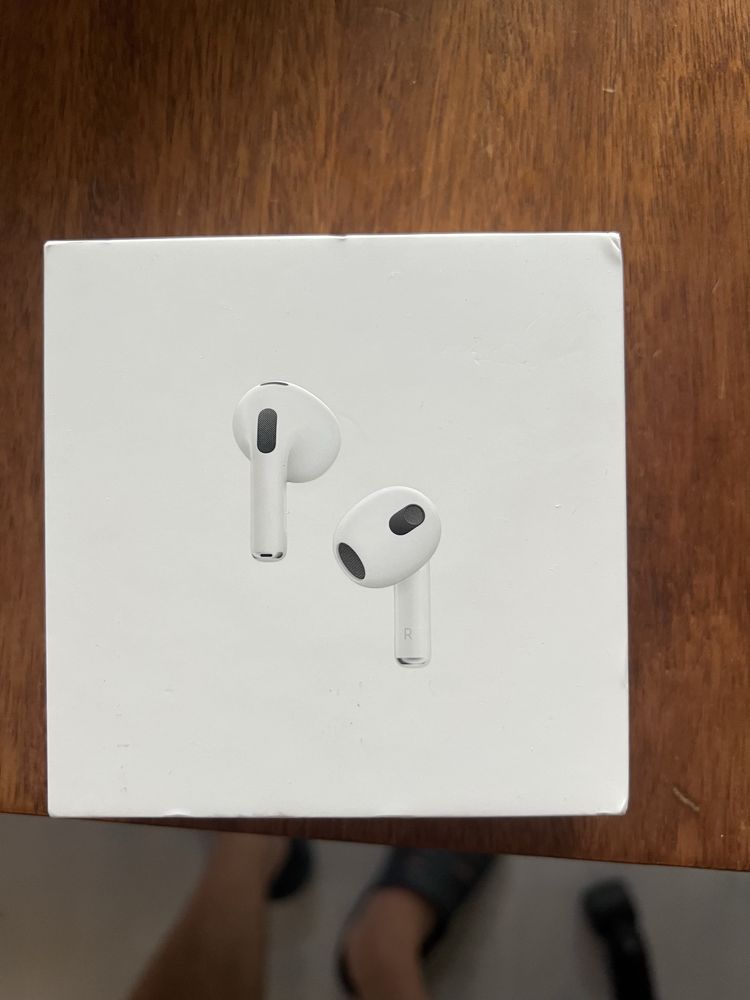 Apple AirPods 3 with Lightning Charging Case