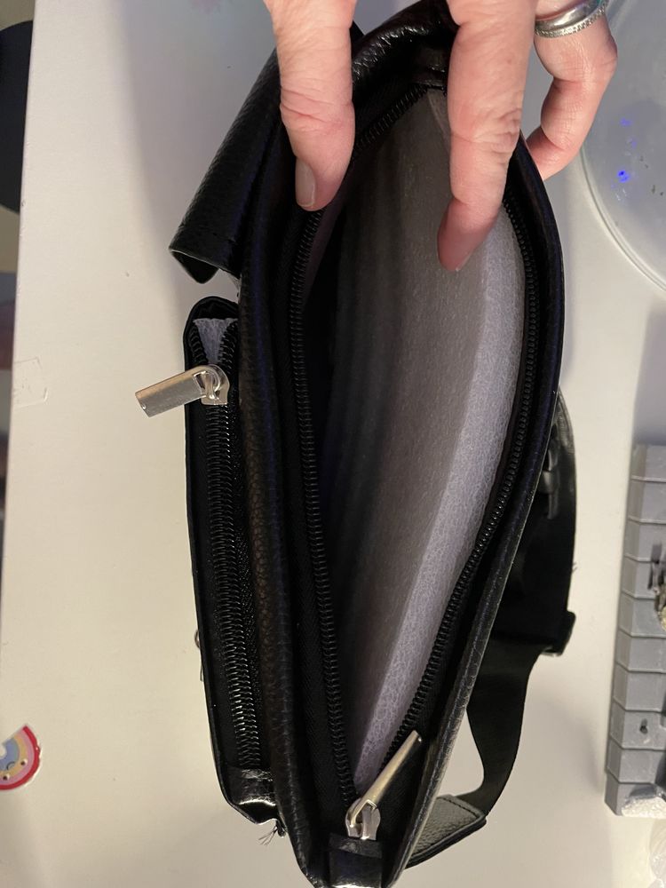 Saszetka czarna unisex