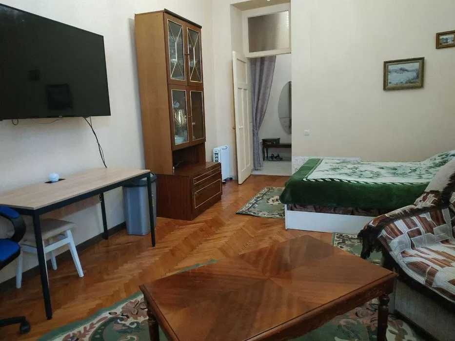 1-к. кв. по вул. Дмитрівська Царський будинок Центр