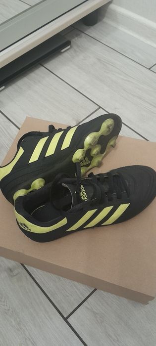Футбольні дитячі бутси адідас