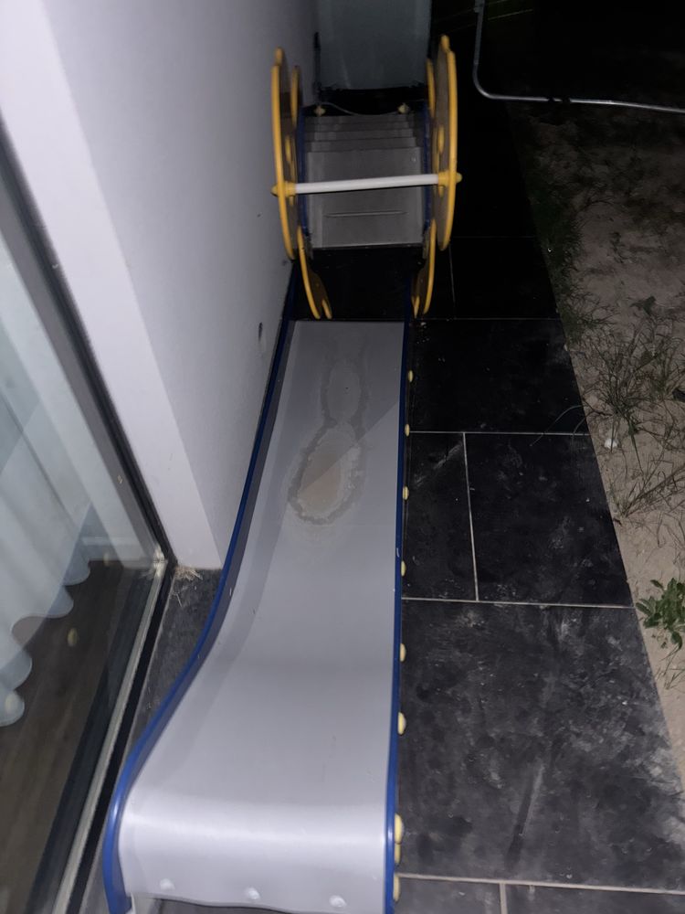 Vendo trampolim peso max 120kg + oferta de escorrega