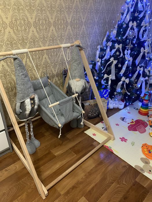 Дитяча гойдалка зі стійкою