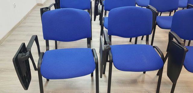 Krzesło konferencyjne z pulpitem niebieskie