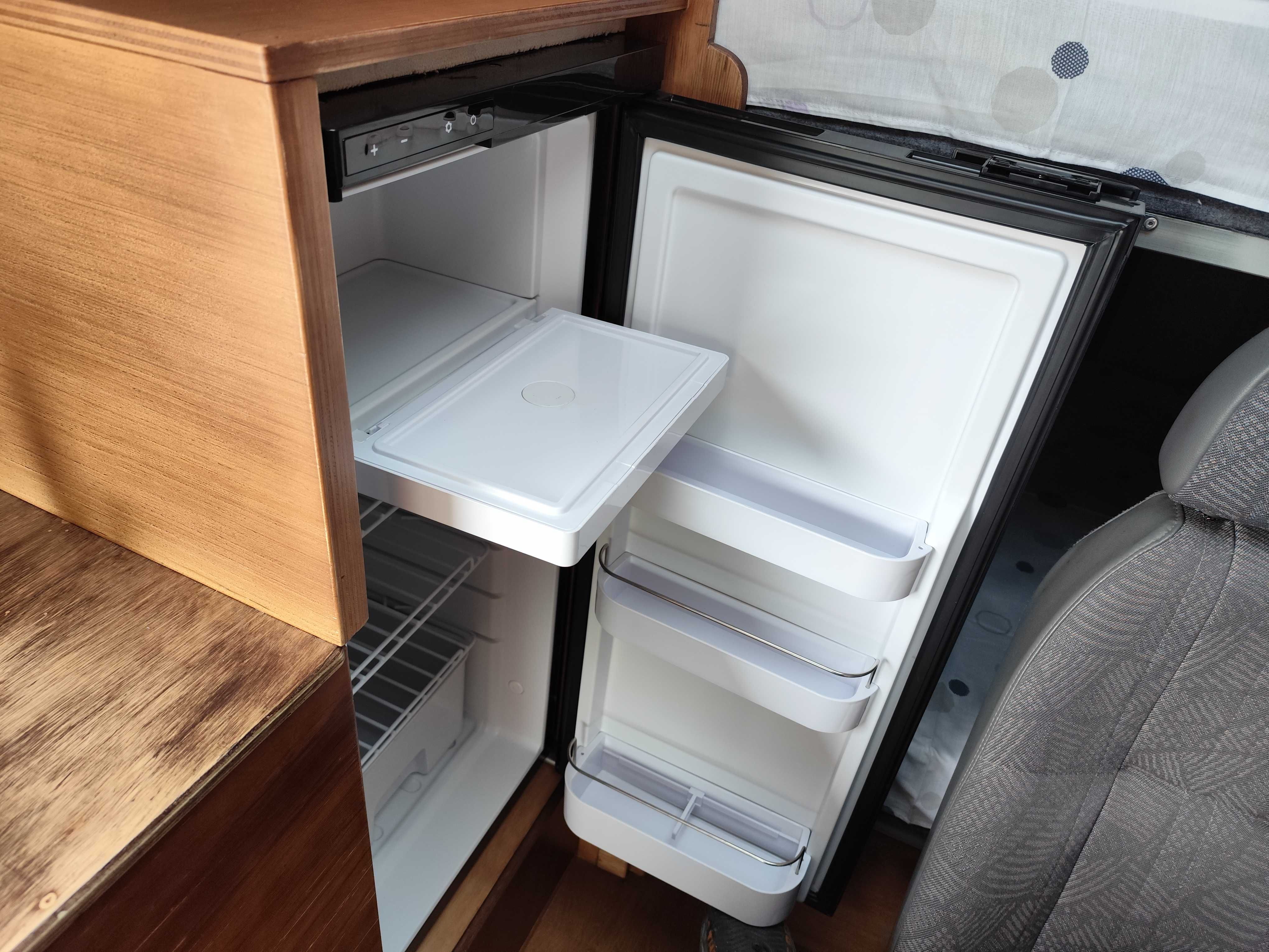 Vendo autocaravana com interior novo a estriar