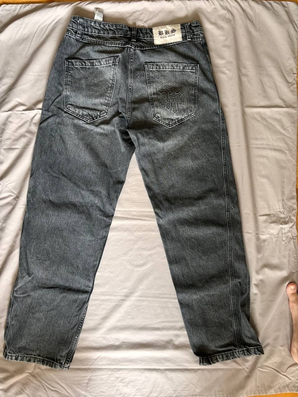 Бэгги джинсы серого цвета